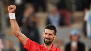 « Il y avait des voitures dans tous les sens », Djokovic s&rsquo;amuse de son passage à vélo sur la Place de l&rsquo;Étoile