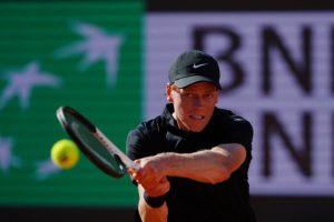 Jannik Sinner enchaîne et rallie les huitièmes de finale à Rome