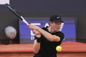 « Je suis très heureux de ce tournoi » : Sinner satisfait de son retour malgré sa défaite contre Alcaraz en finale à Rome