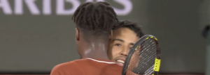 La superbe accolade entre Monfils et Dellien après leur bagarre en cinq sets