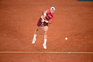 La vidéo du point fou d&rsquo;Holger Rune qui contourne le filet face à Quentin Halys au troisième tour de Roland-Garros