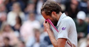 L&rsquo;ex-no1 mondial Daniil Medvedev sorti dès le 1er tour – rts.ch