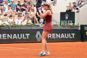 Mirra Andreeva, expéditive face à Yulia Putintseva, rejoint les huitièmes de finale de Roland-Garros