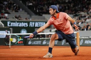 Musetti, bousculé par Navone, s’impose en quatre sets et rallie la deuxième semaine à Roland-Garros