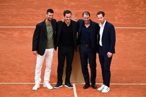 Nadal rejoint par les autres membres du Big 4, Federer, Djokovic et Murray lors de sa cérémonie à Roland-Garros