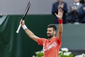 Novak Djokovic dispose de Cameron Norrie en trois sets et rejoint la finale à Genève