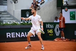 Novak Djokovic trop fort pour Corentin Moutet au deuxième tour de Roland-Garros