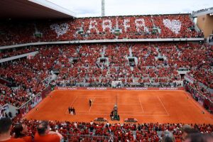 On a suivi la cérémonie d&rsquo;hommage à Rafael Nadal à Roland-Garros… à l&rsquo;extérieur du court Philippe-Chatrier