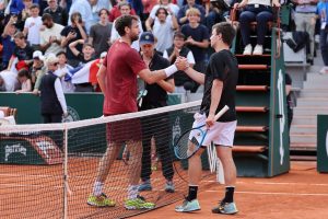 « On m&rsquo;a craché dessus » : Miomir Kecmanovic fustige le comportement du public sur le court 14 de Roland-Garros