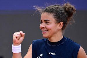 Paolini revient de loin et renverse Shnaider pour rejoindre les demi-finales à Rome