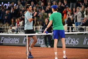 Pas de miracle pour Arthur Rinderknech, battu par le numéro 1 mondial Jannik Sinner à Roland-Garros
