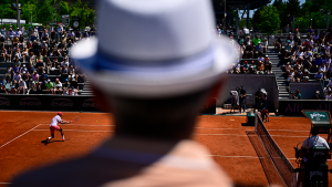 Perturbations, cris et crachats à Roland-Garros: peut-on se faire exclure d&rsquo;un match de tennis pour mauvais comportement?