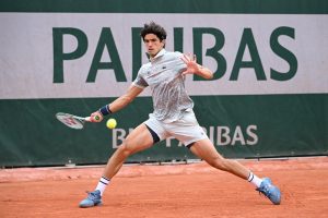 Pierre-Hugues Herbert qualifié au forceps pour le deuxième tour de Roland-Garros après sa victoire contre Benjamin Bonzi