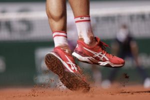 Pourquoi choisir des chaussures spécifiques pour jouer au tennis sur terre battue ?