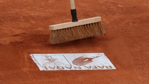 Roland-Garros : « L’empreinte de ton pied restera ici pour toujours ! » Une plaque au nom de Rafael Nadal apposée sur le court Philippe-Chatrier