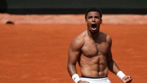 Roland-Garros : « Sans le public, il n’aurait pas gagné… » Une légende du tennis décrypte la victoire du Français Arthur Fils sur Jaume Munar
