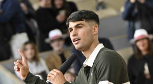Roland Garros, Vidéos > Carlos Alcaraz se lâche face au public français : « Il y a une chose que j&rsquo;ai toujours voulu faire… »