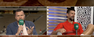 Roland Garros, Vidéos > Jo-Wilfried Tsonga à Novak Djokovic après sa victoire au 3e tour : « Je ne sais pas comment je dois te parler. Si je dois te parler en français, en anglais, en allemand, en italien, en mandarin… dis-moi »