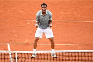 « Si je ne suis plus dans le tournoi samedi, je serai à Munich ! » : Arthur Fils vise loin à Roland-Garros… mais pense aussi à aller supporter le PSG en Ligue des champions