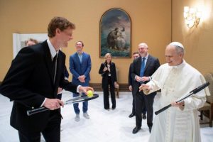 « Si vous voulez jouer un peu… » : Jannik Sinner reçu par le pape Léon XIV au Vatican en plein Masters 1000 de Rome