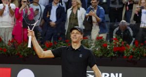 Sinner écrase Ruud et file en demi-finales – rts.ch