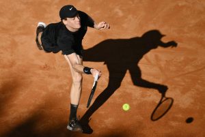 Sinner enchaîne à domicile, Gauff et Paolini rallient les quarts