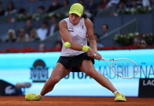 Swiatek se rassure face à Raducanu à Roland-Garros