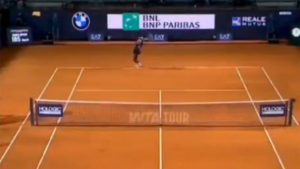 Un beau fou-rire à Rome: cette star du tennis sert… alors que son adversaire n&rsquo;est pas sur le terrain