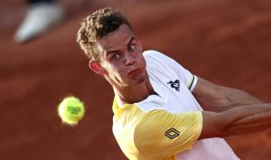 Van Assche domine Mannarino pour son premier tour de qualification