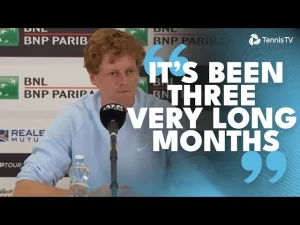 Vidéo: Jannik Sinner s&rsquo;exprime devant les médias sur son retour au tennis ????️