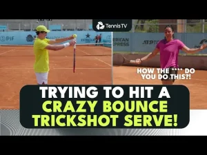 Vidéo: Les joueurs professionnels de tennis peuvent-ils reproduire ce service de trickshot avec un rebond fou ?!