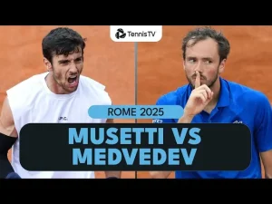 Vidéo: Lorenzo Musetti contre Daniil Medvedev | Résumé de Rome 2025