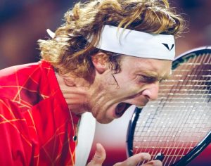 hécatombe chez les têtes de série, Alcaraz et Zverev tiennent le cap