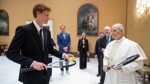 le pape Léon XIV a reçu Jannik Sinner, qui lui a proposé de « jouer un peu »