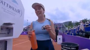 un caméraman recadré pour avoir filmé des joueuses de tennis de trop près, dont Collins et Raducanu