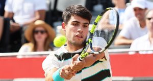 ATP – Queen&rsquo;s > Carlos Alcaraz, après avoir eu très chaud contre Jaume Munar : « 3h30 de match, étions-nous sur terre battue ? »