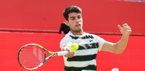 ATP – Queen&rsquo;s > Carlos Alcaraz, impressionnant contre Arthur Rinderknech : « Hier, c&rsquo;était plutôt de la terre battue. Aujourd&rsquo;hui, plutôt du gazon »