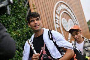 Alcaraz est arrivé au Queen’s, moins d’une semaine après son titre à Roland-Garros