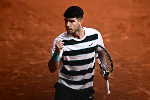 Alcaraz lâche un set contre Shelton mais file en quart de finale à Roland-Garros