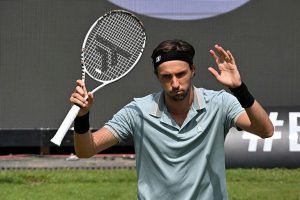 Arthur Rinderknech cède face à Carlos Alcaraz en quarts de finale du Queen&rsquo;s