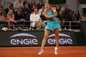 Aryna Sabalenka finit par faire tomber Iga Swiatek et attend Boisson ou Gauff en finale