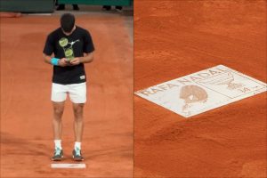 Carlos Alcaraz a photographié la plaque en hommage à Rafael Nadal avant sa demi-finale contre Lorenzo Musetti à Roland-Garros