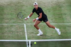 Demi-volée suivie d’un tweener : le superbe point remporté par Rune au Queen’s