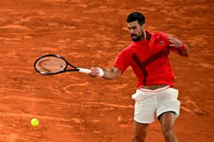 Djokovic dompte Zverev et s’attaquera à Sinner en demi-finales