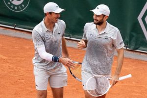 Édouard Roger-Vasselin et Hugo Nys éliminent les n°1 mondiaux en double à Roland-Garros