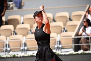 Elina Svitolina sauve trois balles de match et renverse Jasmine Paolini en huitièmes à Roland-Garros