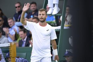 Exploit au Queen&rsquo;s : Corentin Moutet élimine Taylor Fritz au premier tour après avoir sauvé une balle de match