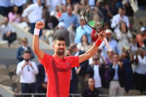 Face à Cameron Norrie, Novak Djokovic remporte sa centième victoire à Roland-Garros et rejoint les quarts de finale