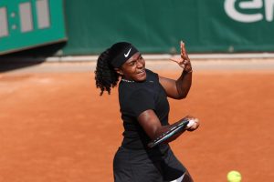 Hailey Baptiste devra changer son bandeau, qui montre trop son équipementier, en huitièmes de finale de Roland-Garros