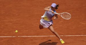 Iga Swiatek rejoint Aryna Sabalenka pour une demi-finale de choc – rts.ch